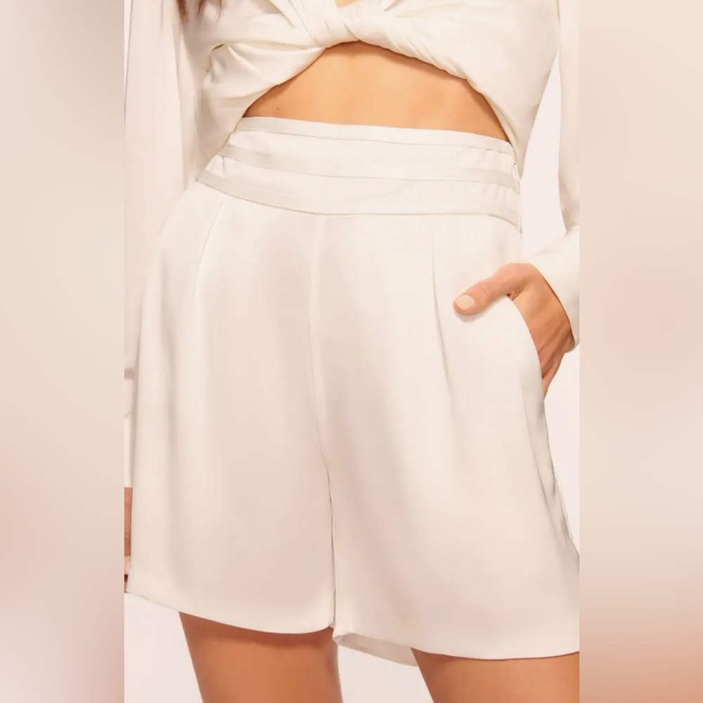 Joss Pleated Shorts in Ivory NWT - Picture 2 of 6